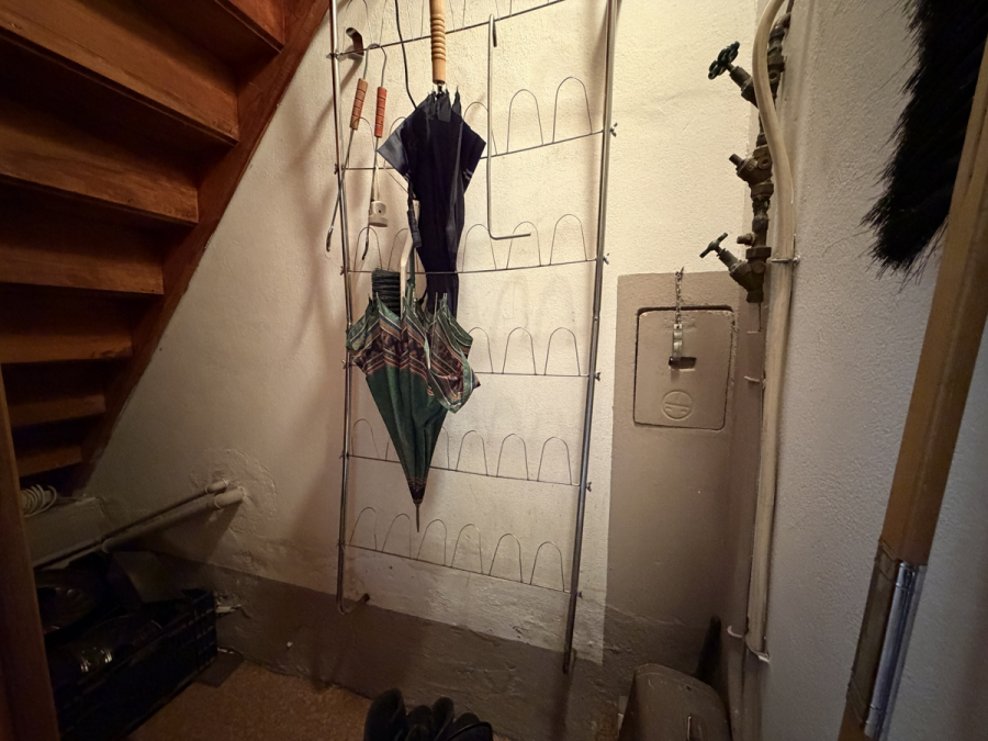 Abstellfläche unter Treppe - Einfamilienhaus in ländlicher Lage – nahe der Nordsee