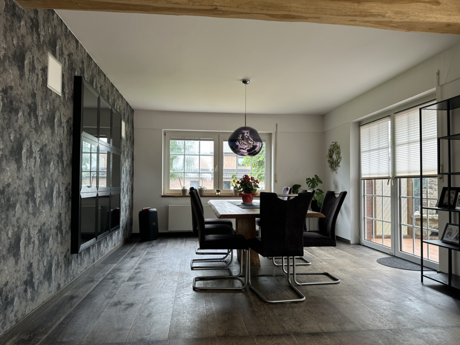 Essbereich - Großzügige Wohnung mit pflegeleichtem Garten