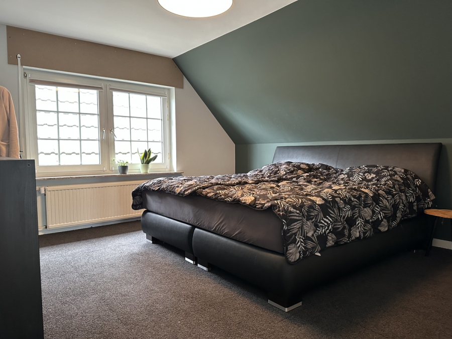 Elternschlafzimmer - Großzügige Wohnung mit pflegeleichtem Garten