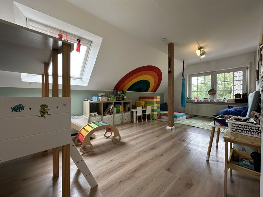 Kinderzimmer - Großzügige Wohnung mit pflegeleichtem Garten