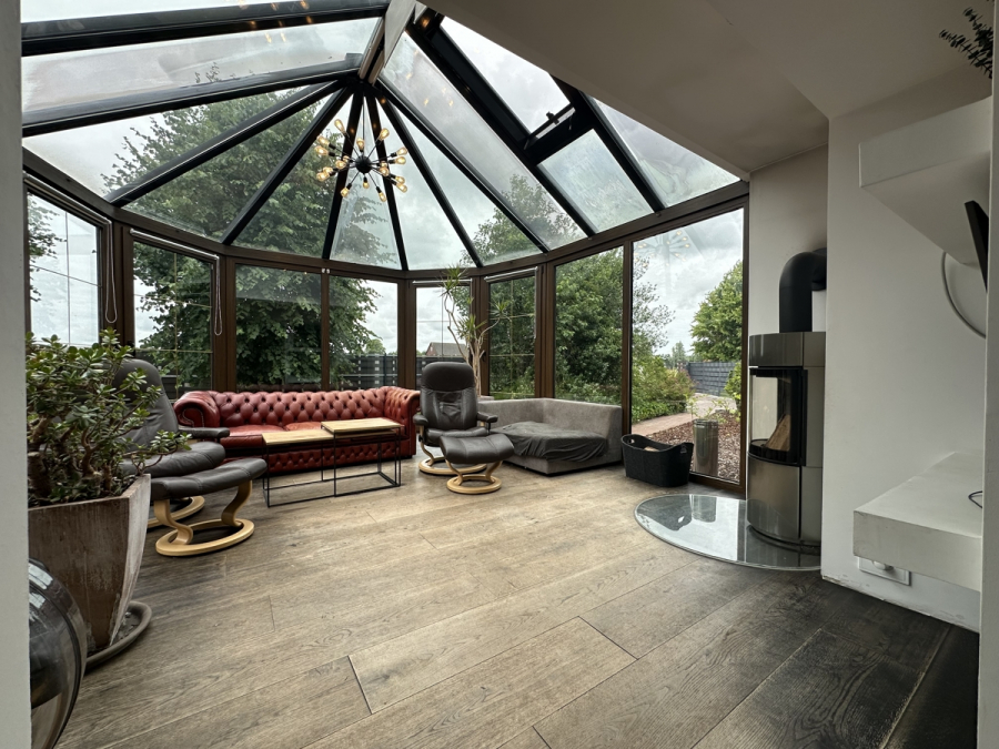 Wohnbereich im ... - Großzügige Wohnung mit pflegeleichtem Garten