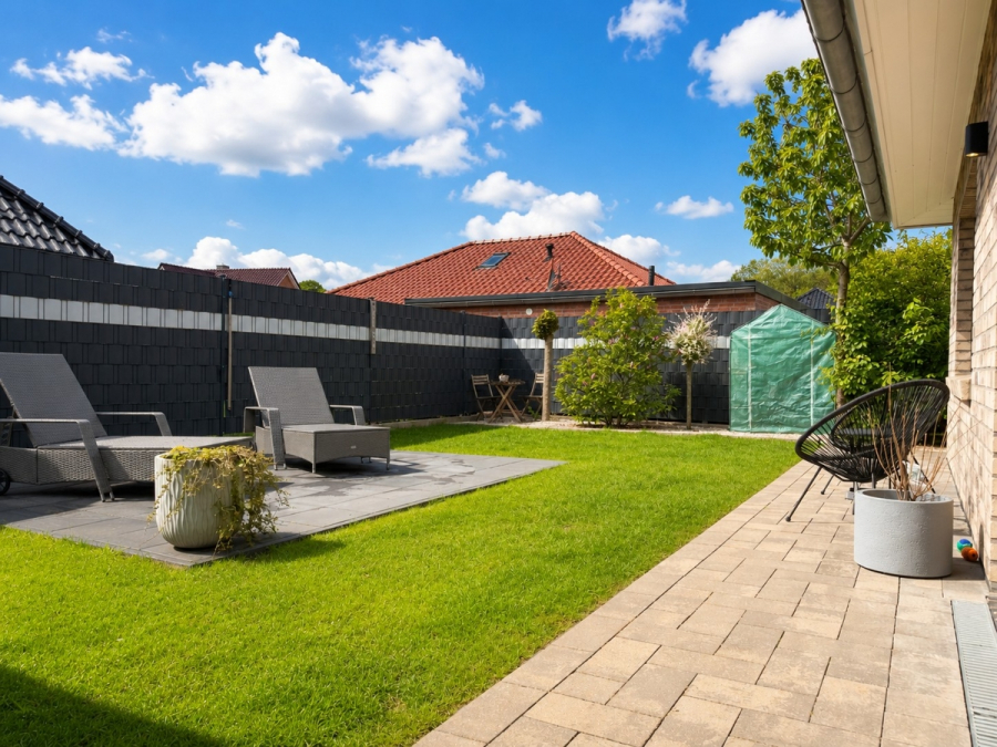 Garten - Ostfriesland erleben, Nordsee genießen: hochwertiges Wohnhaus mit Doppelgarage und Sommergarten in ruhiger Sackgassenlage