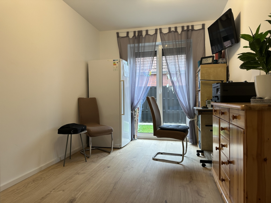 Büro/ggfs. Gästezimmer - Energieeffiziente Erdgeschosswohnung im Esenser Zentrum zu vermieten!