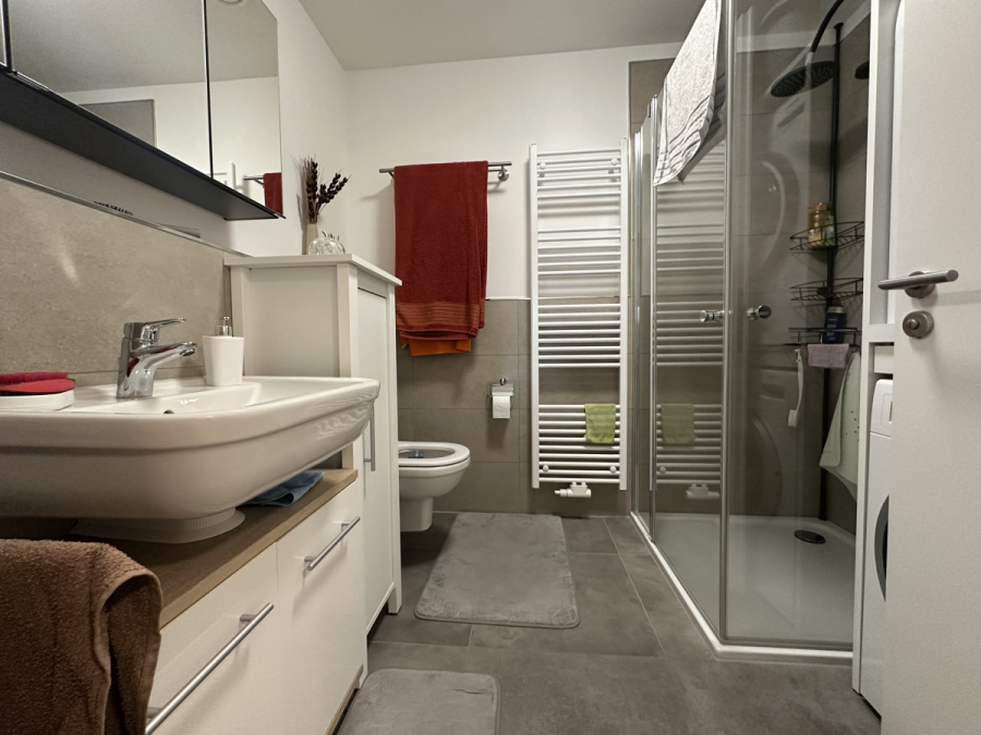 Bad - Energieeffiziente Erdgeschosswohnung im Esenser Zentrum zu vermieten!