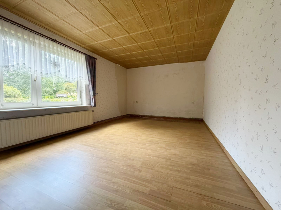 Wohnzimmer - Doppelhaushälfte mit Potenzial in ländlicher Lage