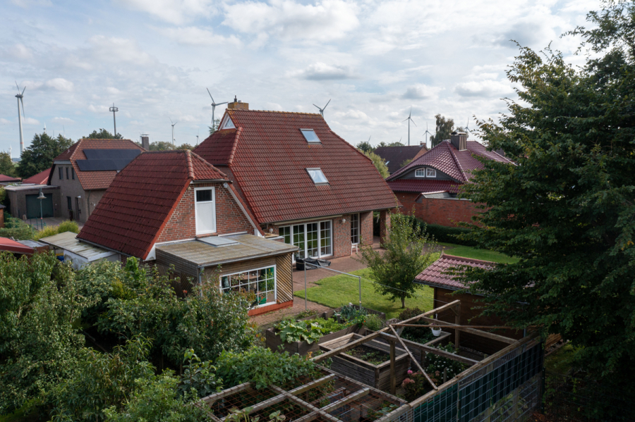 Ansicht Nord- West - Ein Platz zum Wohlfühlen – gepflegtes Einfamilienhaus nahe der Nordsee