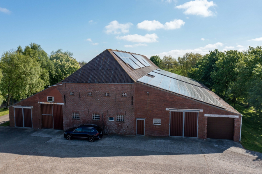 West-Ansicht - Gulfhof mit viel Platz und die Nordsee vor der Haustür