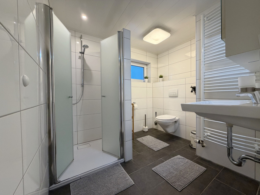 Badezimmer - Gepflegtes Wohnhaus in der Esenser Altstadt für lukrative Ferienvermietung oder Eigennutzung