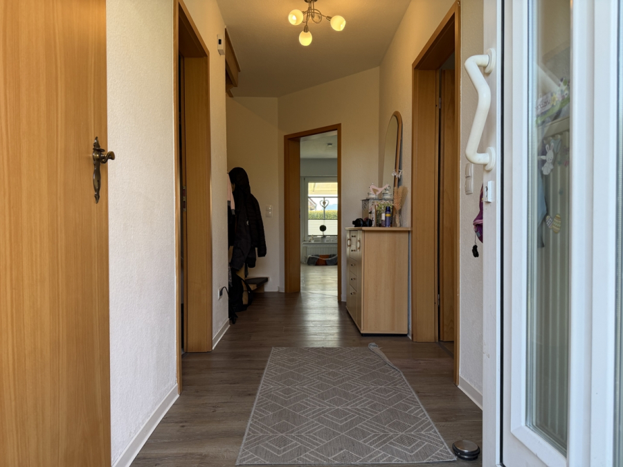 Hauseingang - Geräumige DHH in ruhig-ländlicher Lage – dennoch zentral
