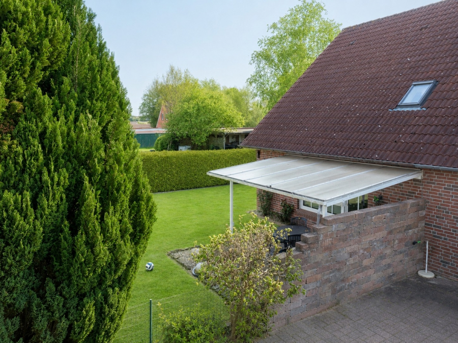 Überdachte Terrasse - Geräumige DHH in ruhig-ländlicher Lage – dennoch zentral