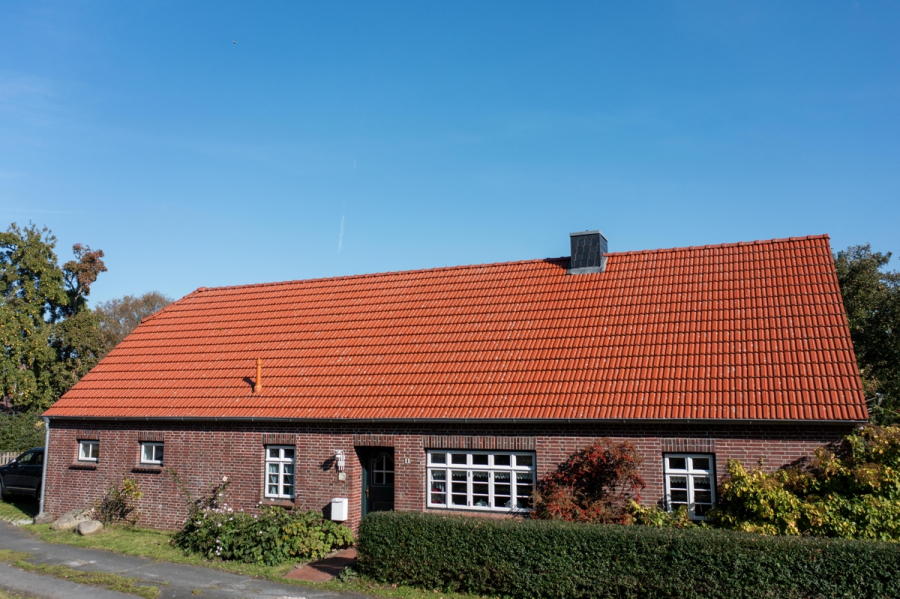 Östliche Ansicht / Hauseingang - Kernsaniertes Schmuckstück mit großem Grundstück an der Nordsee!