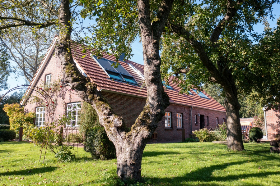 Westliche Ansicht - Kernsaniertes Schmuckstück mit großem Grundstück an der Nordsee!