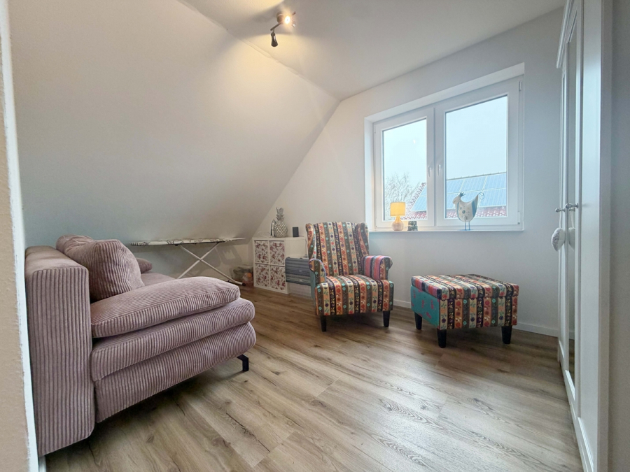 Gästezimmer - Zentral in Esens: Energieeffiziente Doppelhaushälfte zur Miete