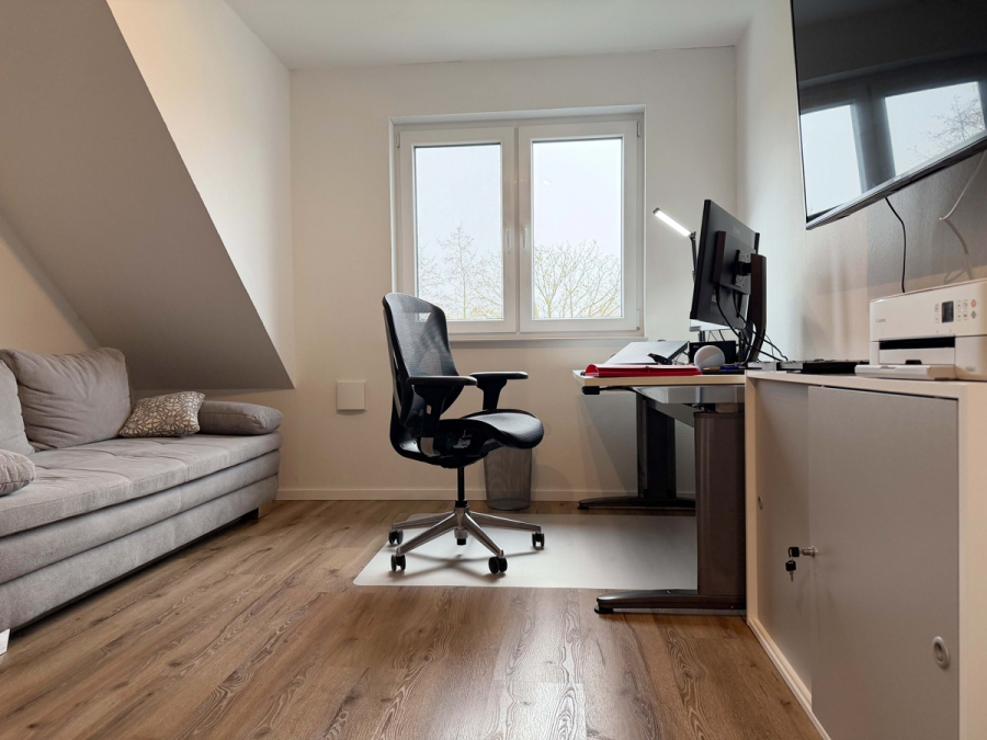 Büro - Zentral in Esens: Energieeffiziente Doppelhaushälfte zur Miete