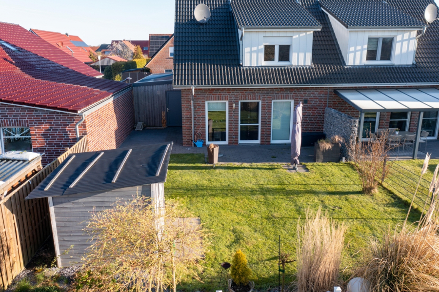 Grundstück - Zentral in Esens: Energieeffiziente Doppelhaushälfte zur Miete