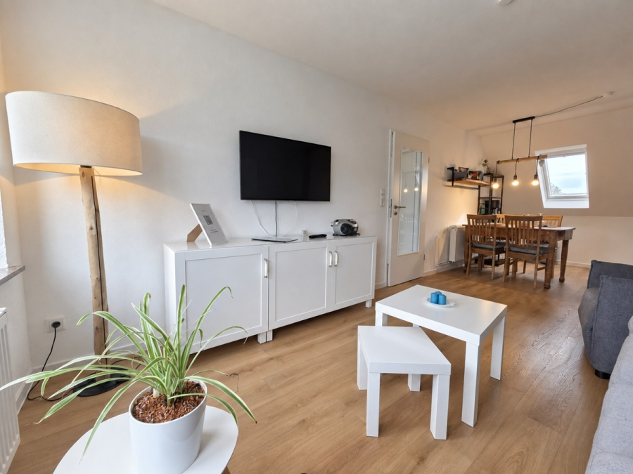 Wohn-/Esszimmer - Renovierte OG-Wohnung in Sackgassenlage nahe der Nordsee
