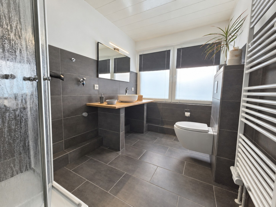 Badezimmer - Renovierte OG-Wohnung in Sackgassenlage nahe der Nordsee