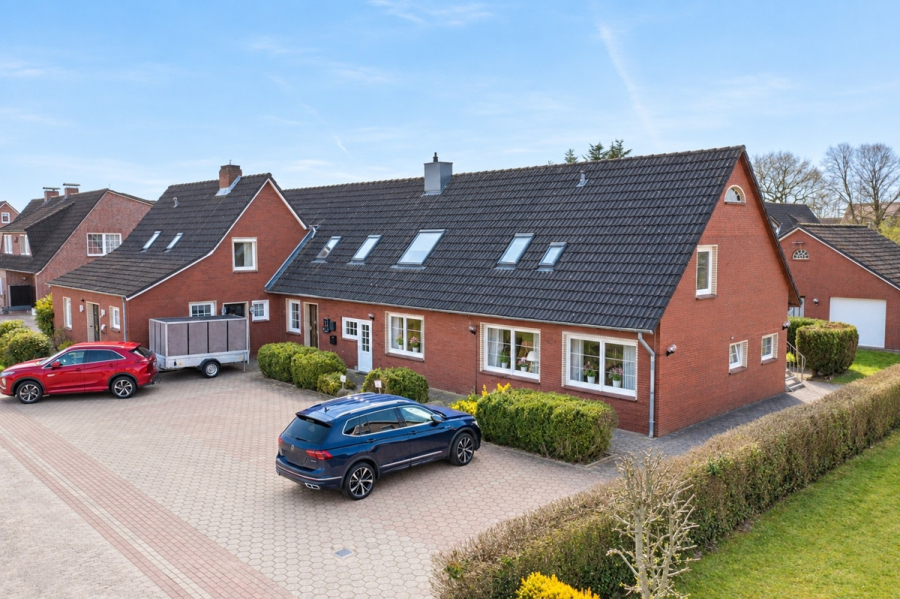 Parkplatz - Renovierte OG-Wohnung in Sackgassenlage nahe der Nordsee