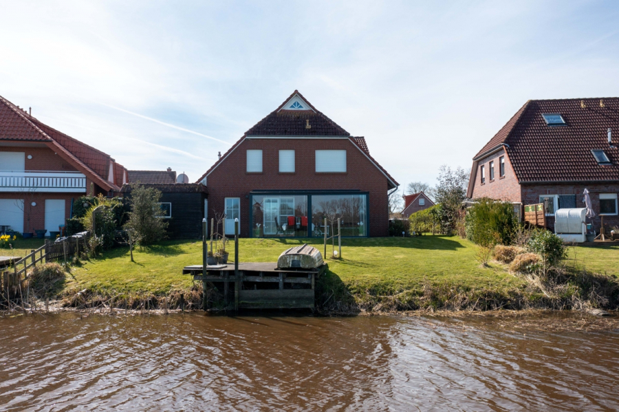 Blick vom Wasser - Direkt am Wasser & nahe der Nordseeküste! Gepflegte Maisonette-Wohnung!