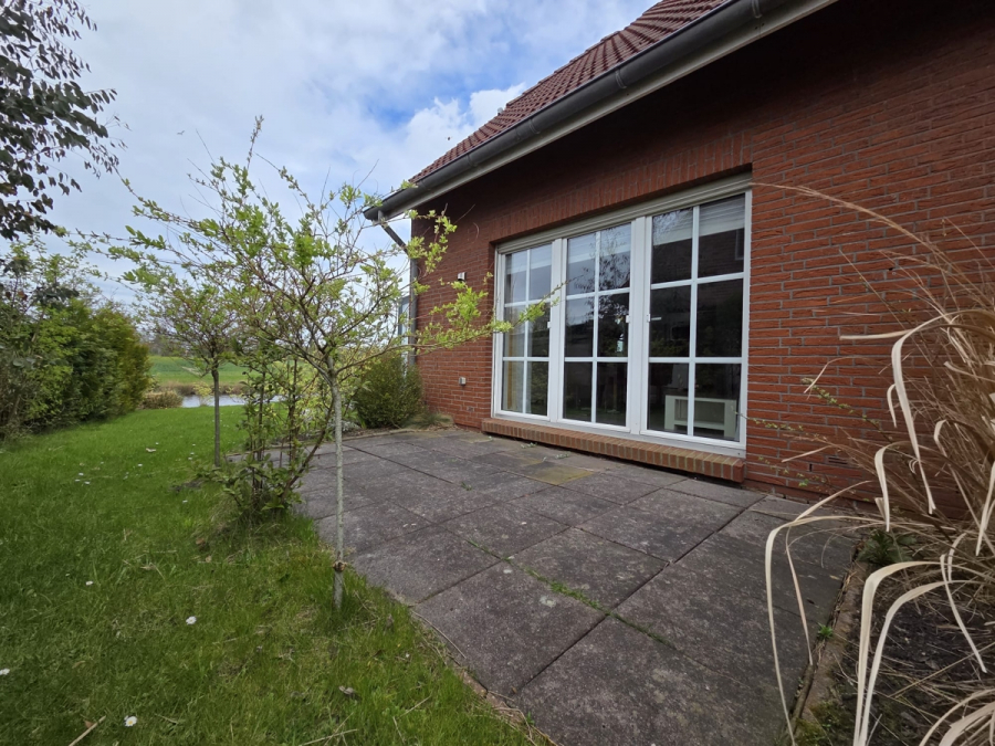 Terrasse - Direkt am Wasser & nahe der Nordseeküste! Gepflegte Maisonette-Wohnung!