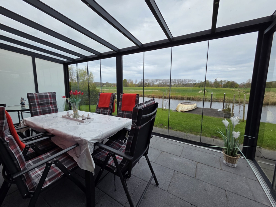 Sommergarten - Direkt am Wasser & nahe der Nordseeküste! Gepflegte Maisonette-Wohnung!