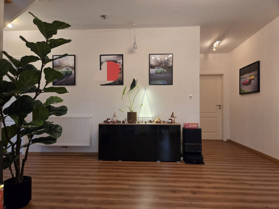 Diele - Neuwertiges Einfamilienhaus mit pflegeleichtem Garten in der „Herrlichkeit Dornum“