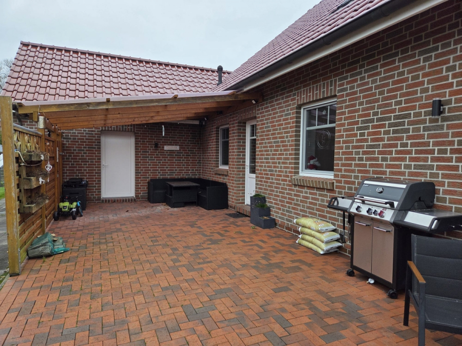 Terrasse - Neuwertiges Einfamilienhaus mit pflegeleichtem Garten in der „Herrlichkeit Dornum“