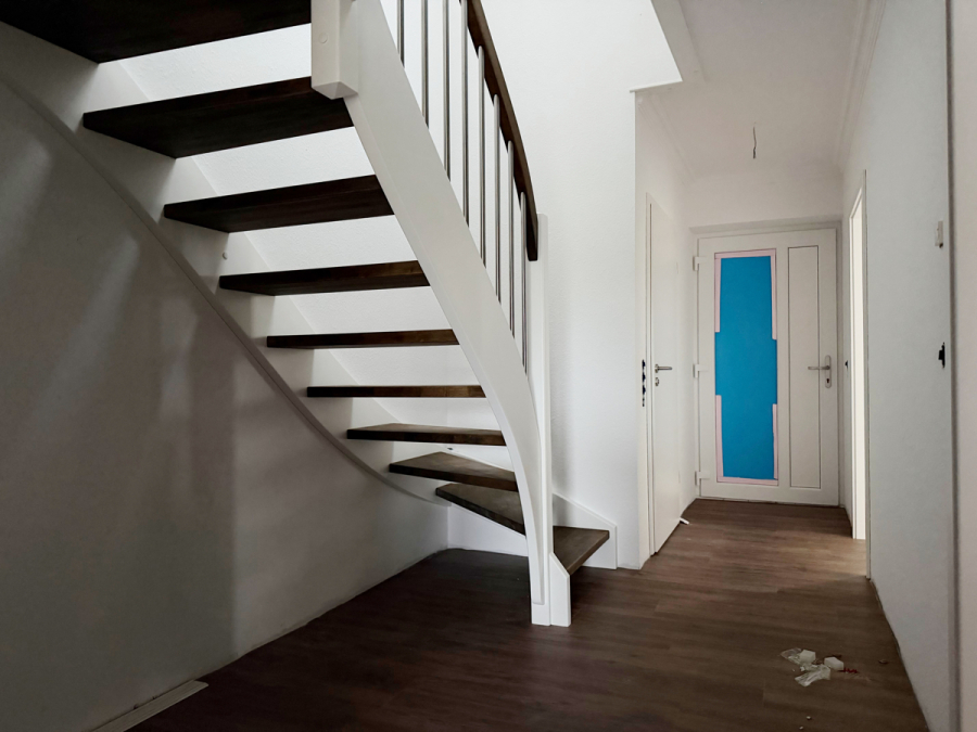 Hauseingang Treppenhaus - Wunderbare Neubau-Wohnung in Esens