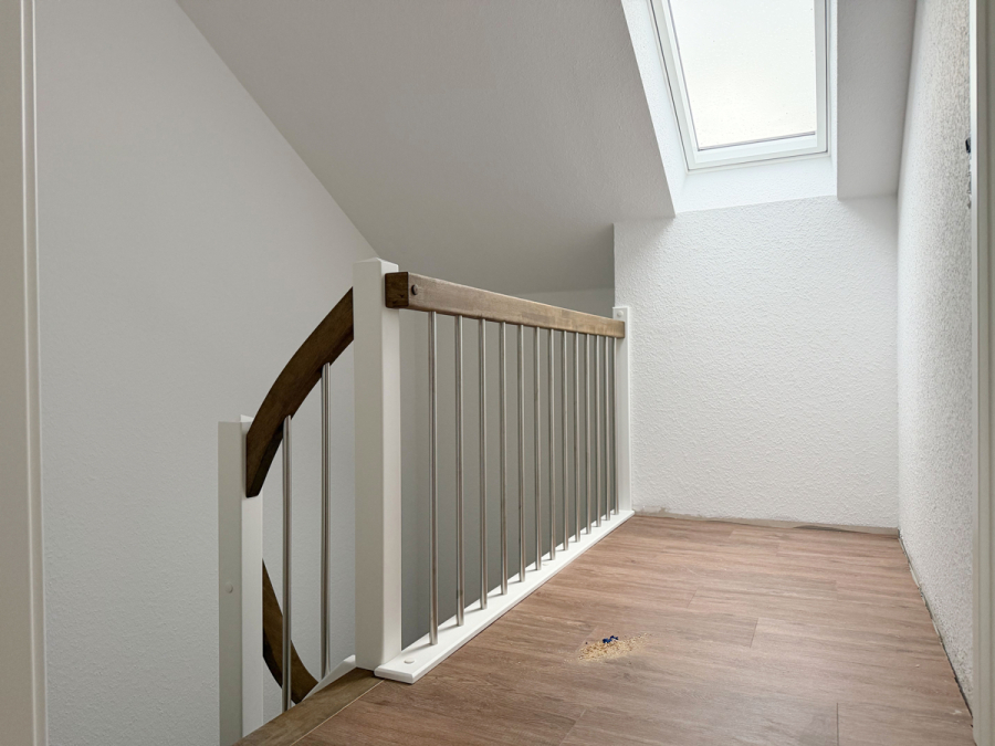 Treppenhaus DG - Wunderbare Neubau-Wohnung in Esens
