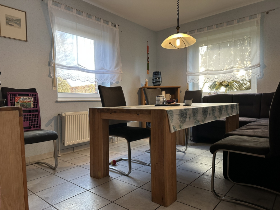 Esszimmer neben der Küche - Einfamilienhaus mit Doppelgarage in bevorzugter Lage