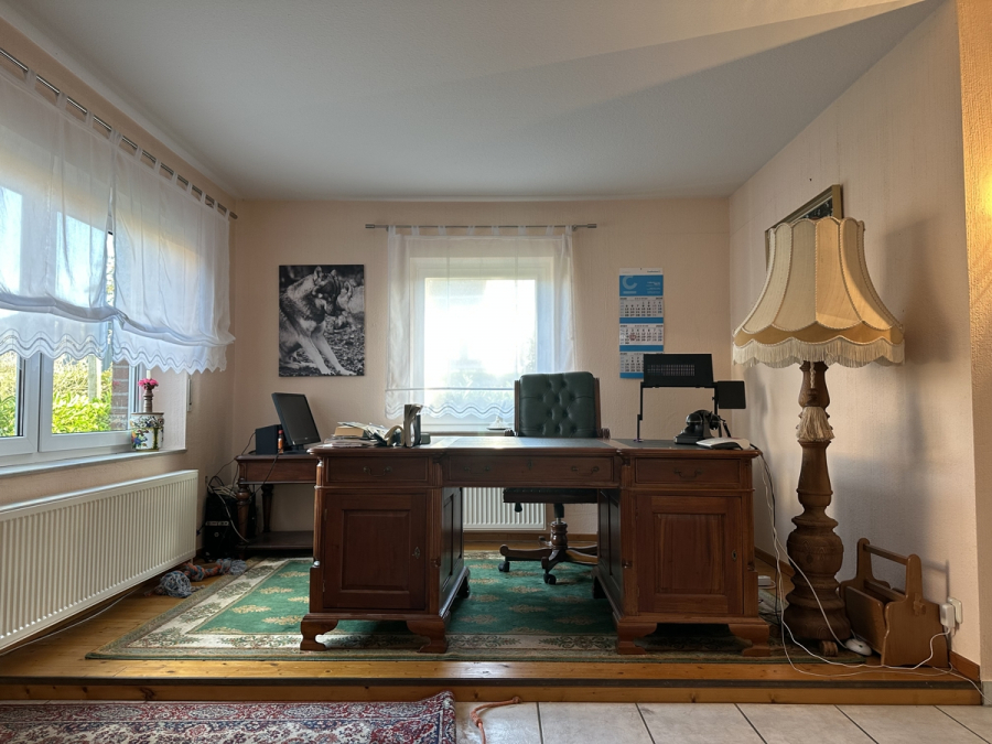 Büro im Wohnbereich - Einfamilienhaus mit Doppelgarage in bevorzugter Lage