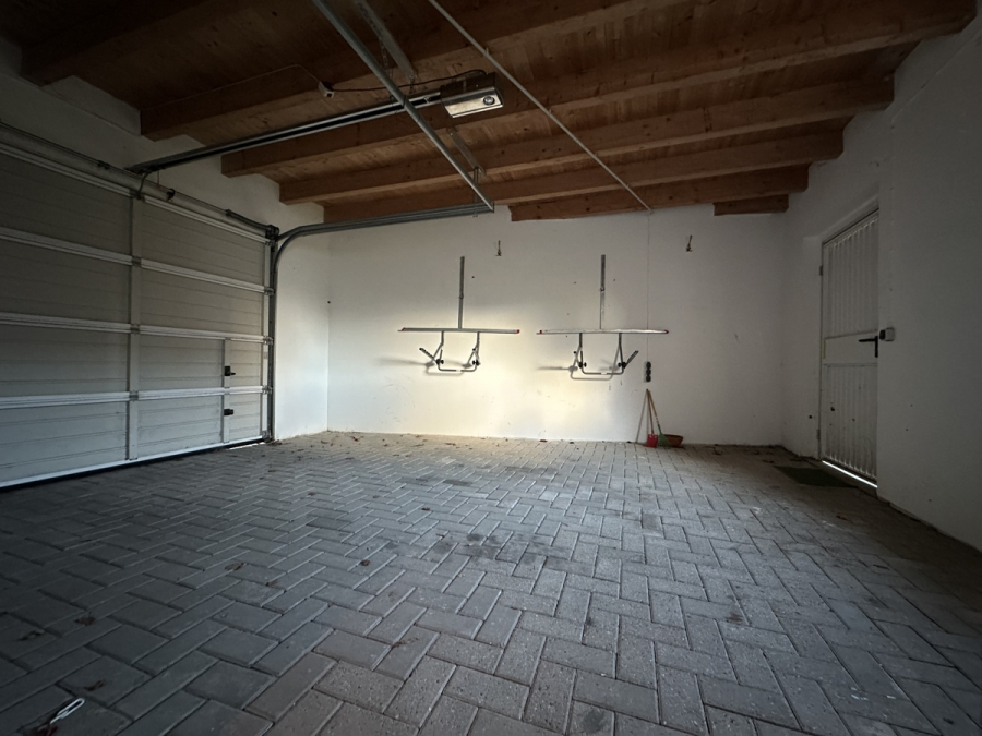 Garage 1 - Einfamilienhaus mit Doppelgarage in bevorzugter Lage