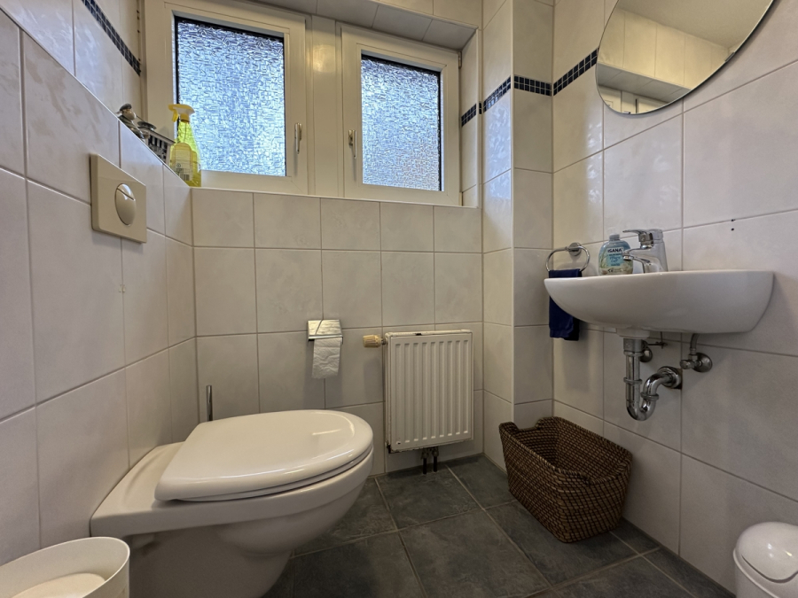 Gäste-WC - Solides Einfamilienhaus in ländlicher Umgebung